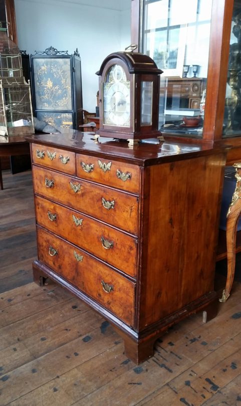 William and Mary period walnut chest of drawers c.1695