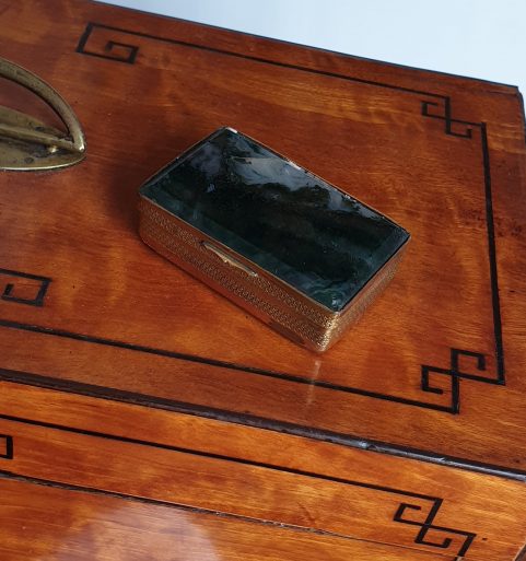 Moss agate snuff box c 1830