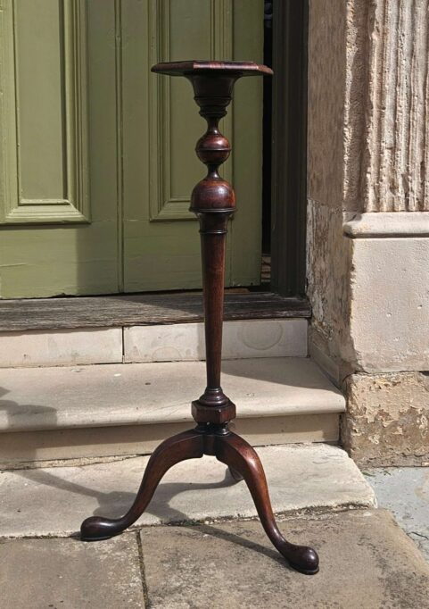 Queen Anne Walnut Candlestand c1720