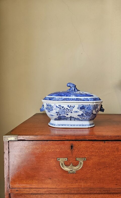 Cantonese Exportware Porcelain Soup Tureen c1820
